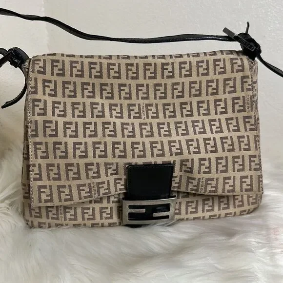 💯Authentic Fendi Shoulder Bag🍀